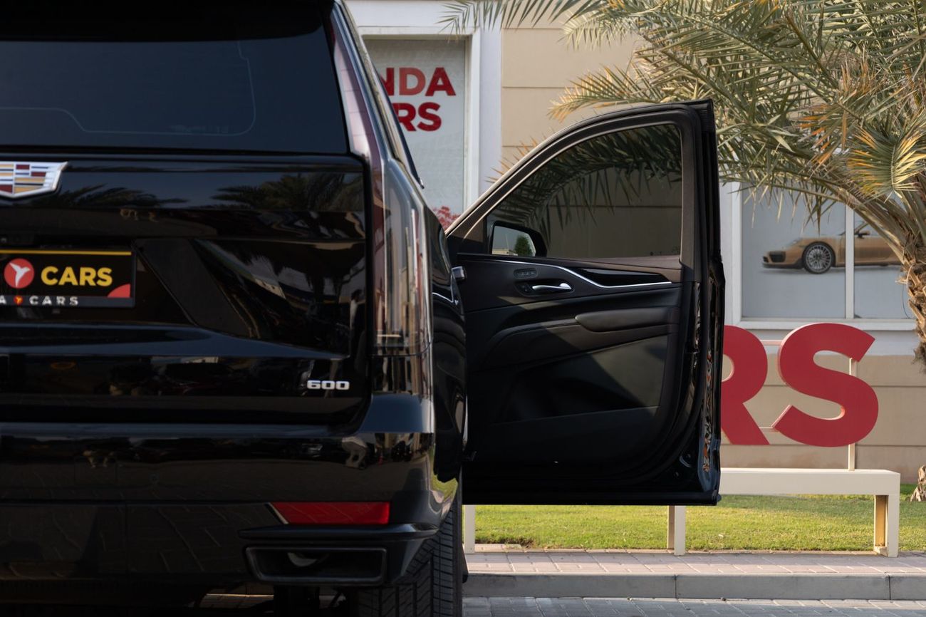 Cadillac Escalade Sport Platinum 6.2L 4WD