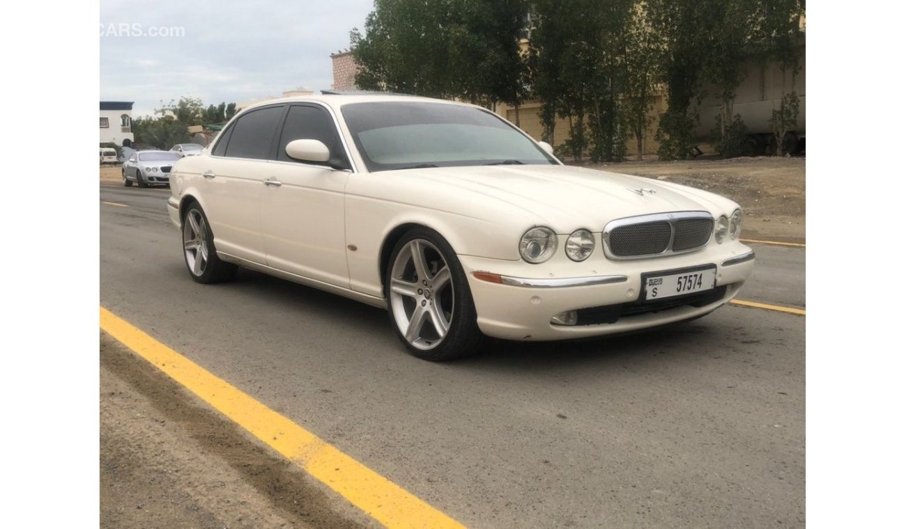 Jaguar XJ 2007 model gulf 8 cylinder cattle 193,000 km