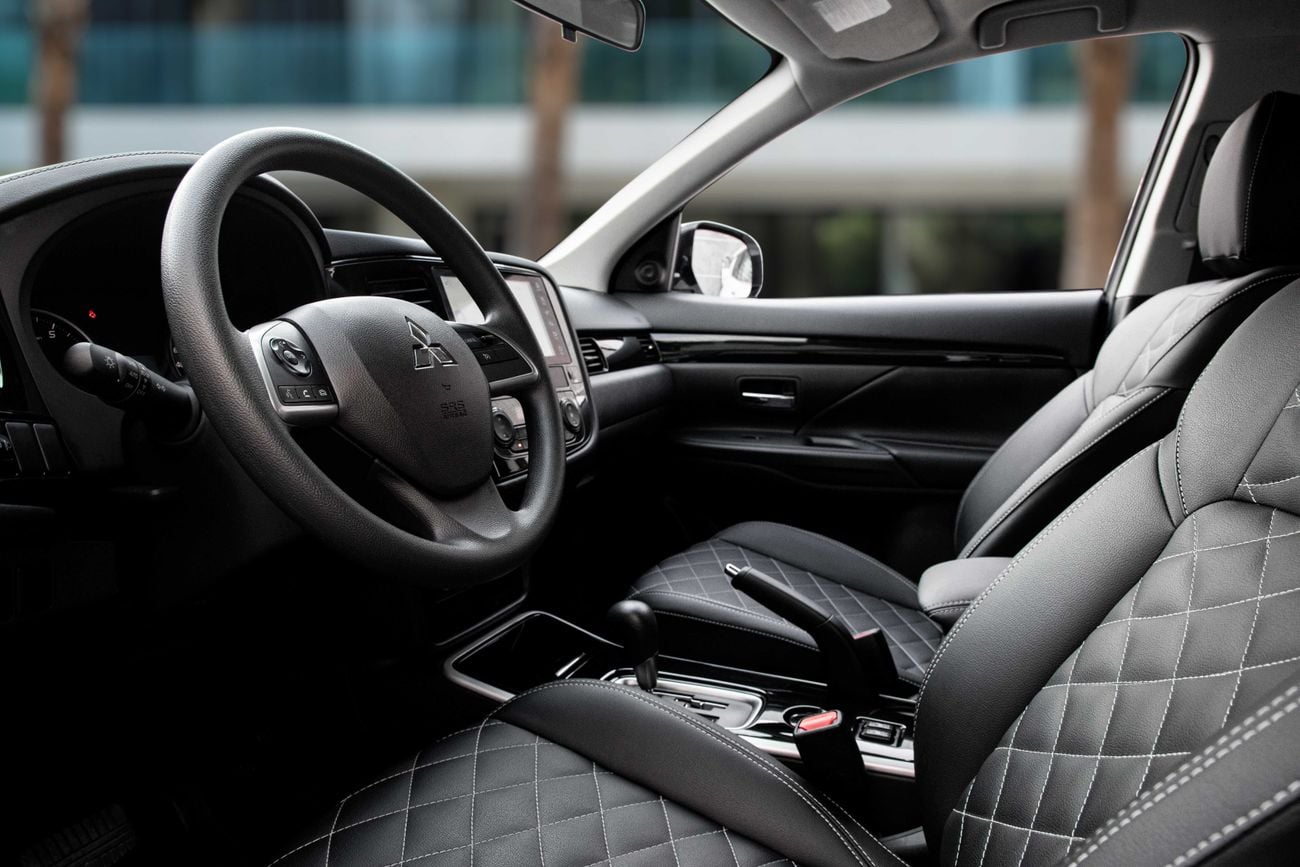 Mitsubishi Outlander Outlander Standard | 1,078 P.M | 0% Downpayment | Warranty | Low KM | Pristine!