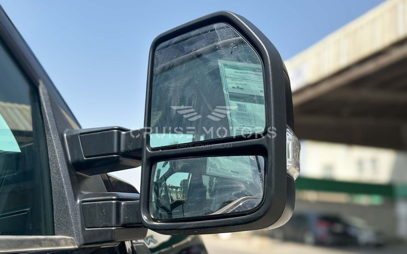 Ford F 350 Automatic - 6.7L - Diesel - Crew Cab - 4WD - 6 Seats - 4 Door