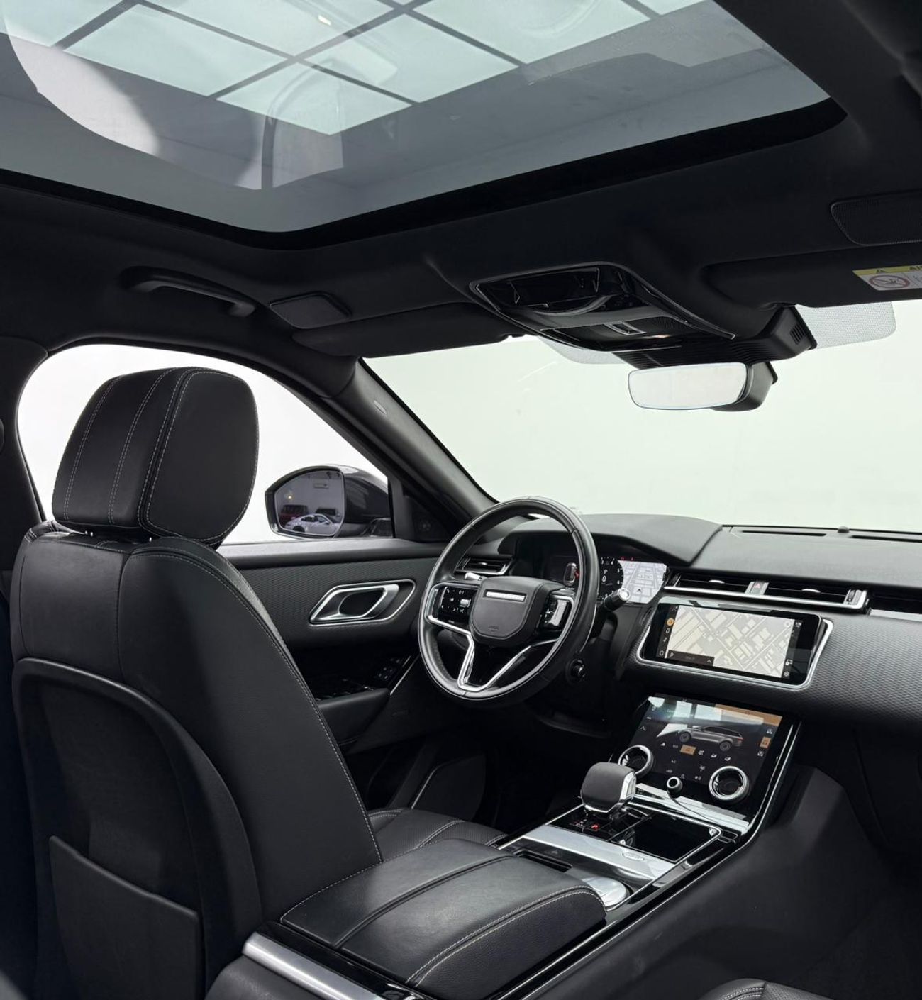 لاند روفر رينج روفر فيلار P250 R-Dynamic 2.0L 2021 Range Rover Velar SE ,Agency Warranty ,Agency Full Service History ,Excelle