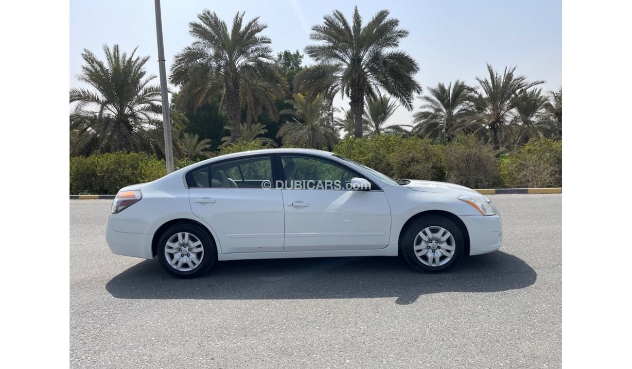 Nissan Altima Nissan Altima model 2012    ( GCC_ SPEC) VERY GOOD CONDITION