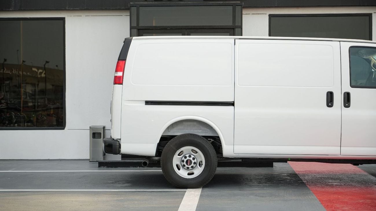 GMC Savana V8 6.6 Normal Wheelbase 2025 MY