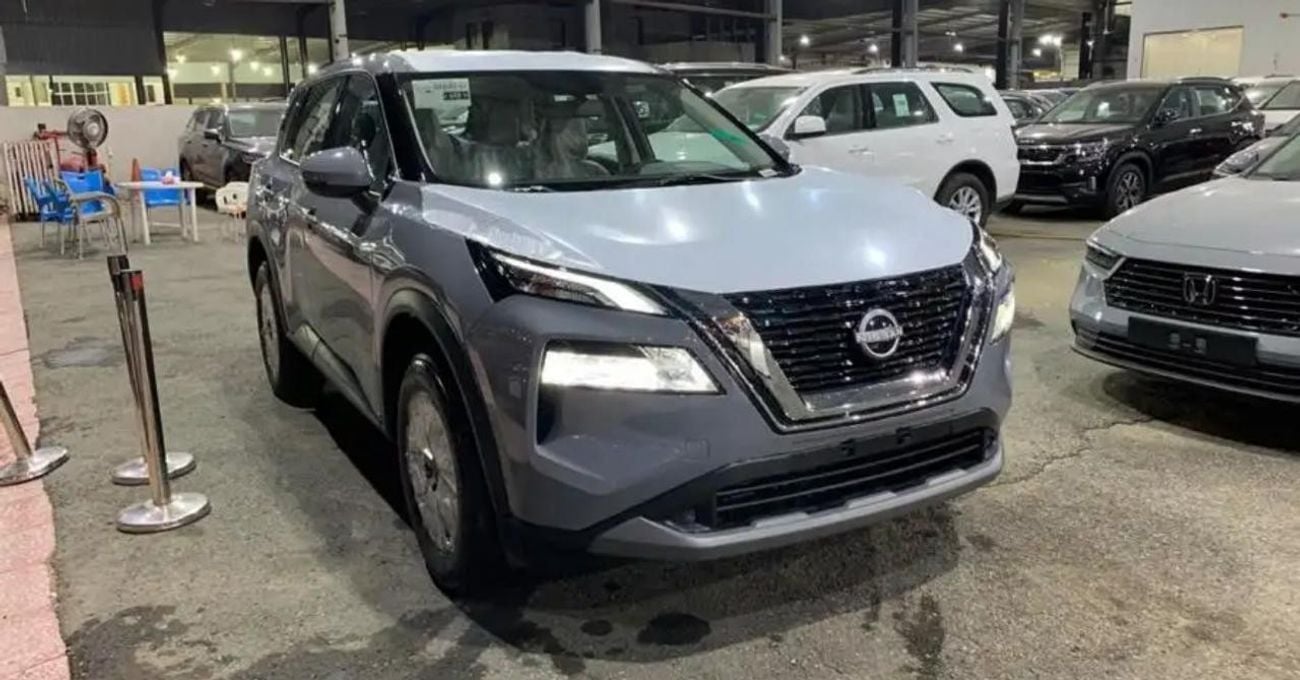 نيسان إكس تريل 2500 cc 4 cylinder gasoline engine Automatic