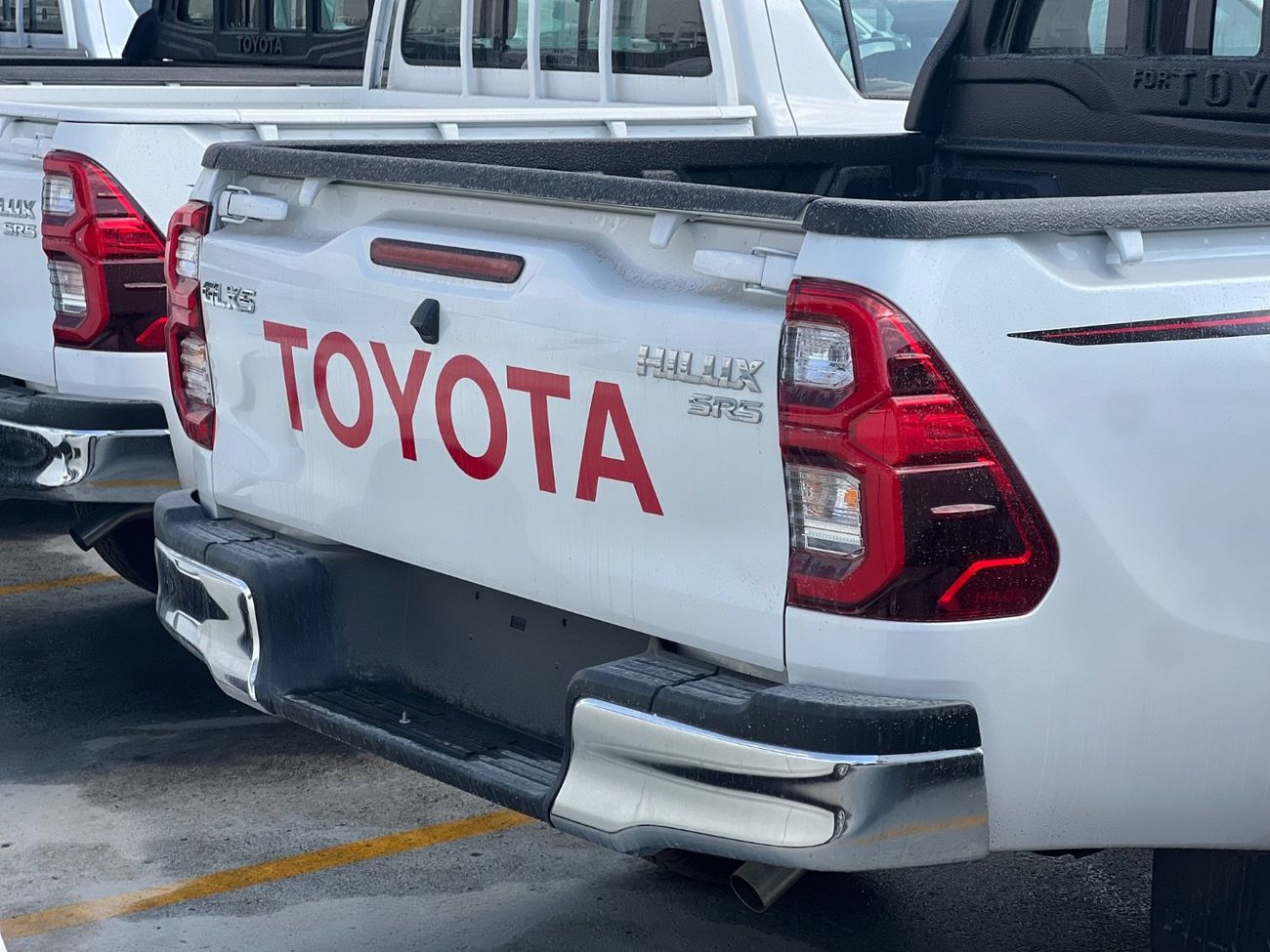 تويوتا هيلوكس تايوتا هايلوكس جي آر5  إس ار 2025٥