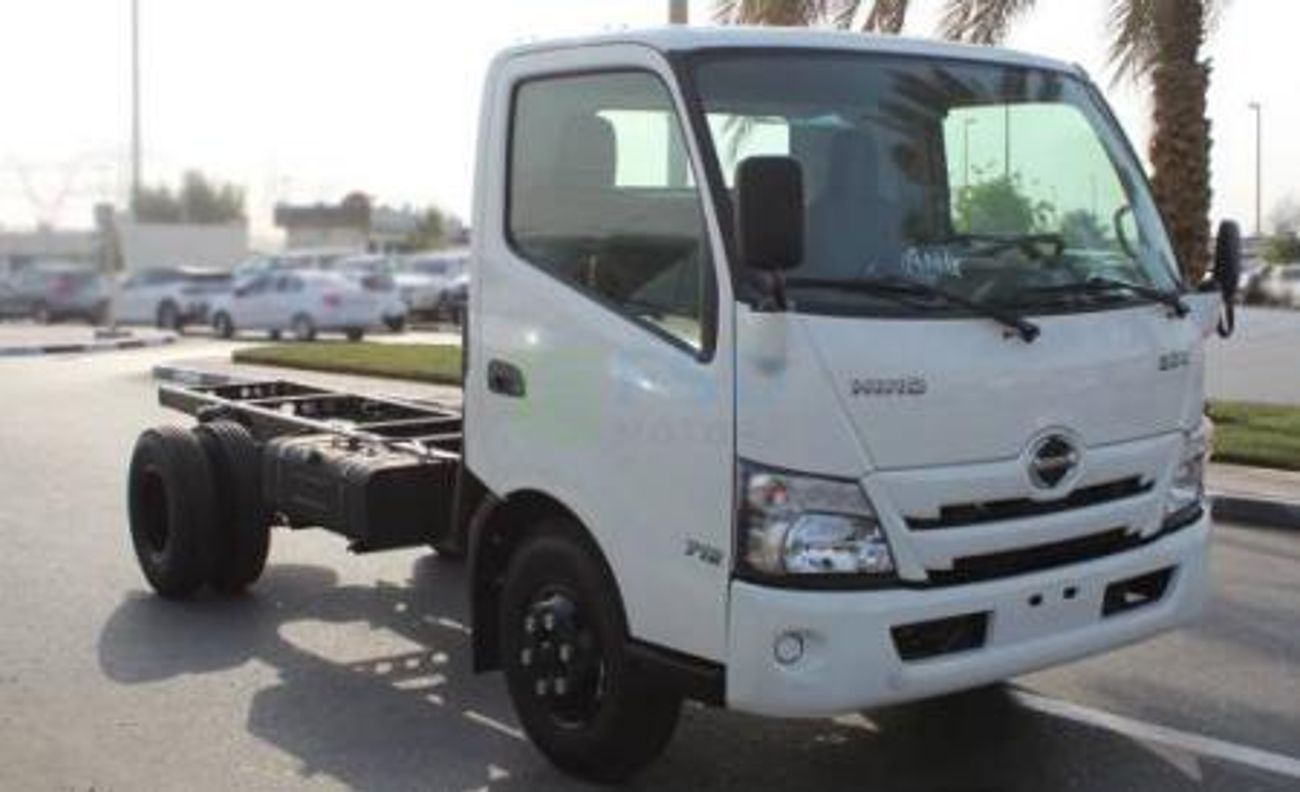 Hino 300 Hino XZU 712L 6.5 TON 300S Wide cab 4X2 Euro 2