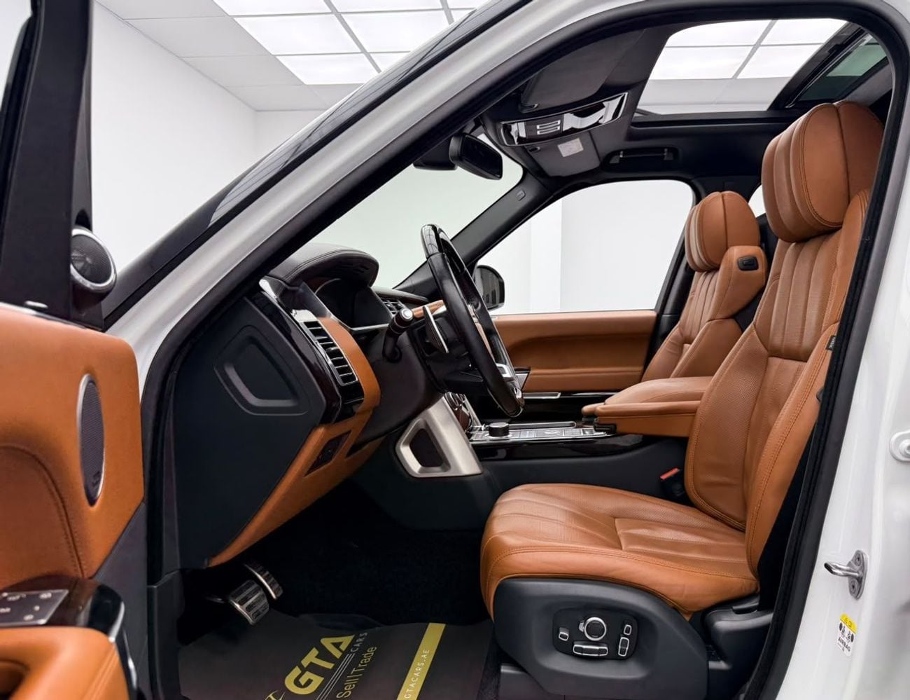 Land Rover Range Rover AUTOBIOGRAPHY 2016 Range Rover Vogue Autobiography, Full Service History, Fully Loaded, Excellent Condition, GCC