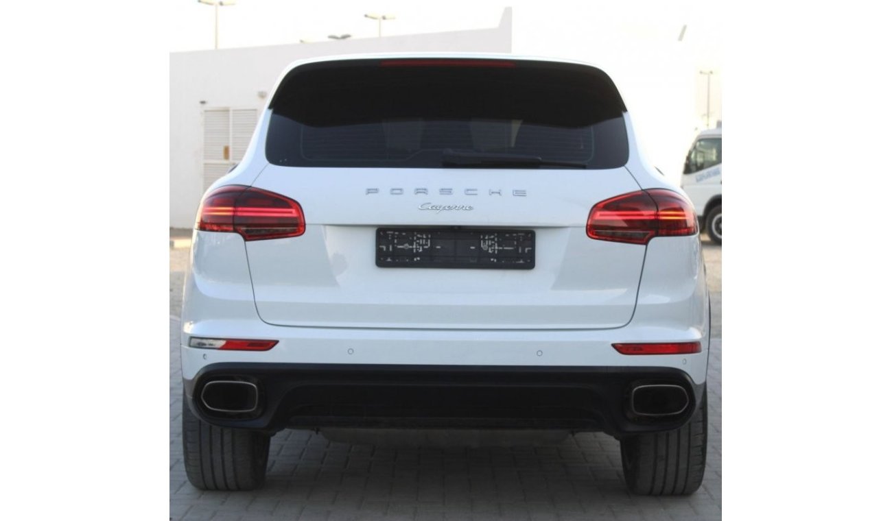 Porsche Cayenne PORSHE CAYENNE 2016 WHITE GCC EXCELLENT CONDITION WITHOUT ACCIDENT