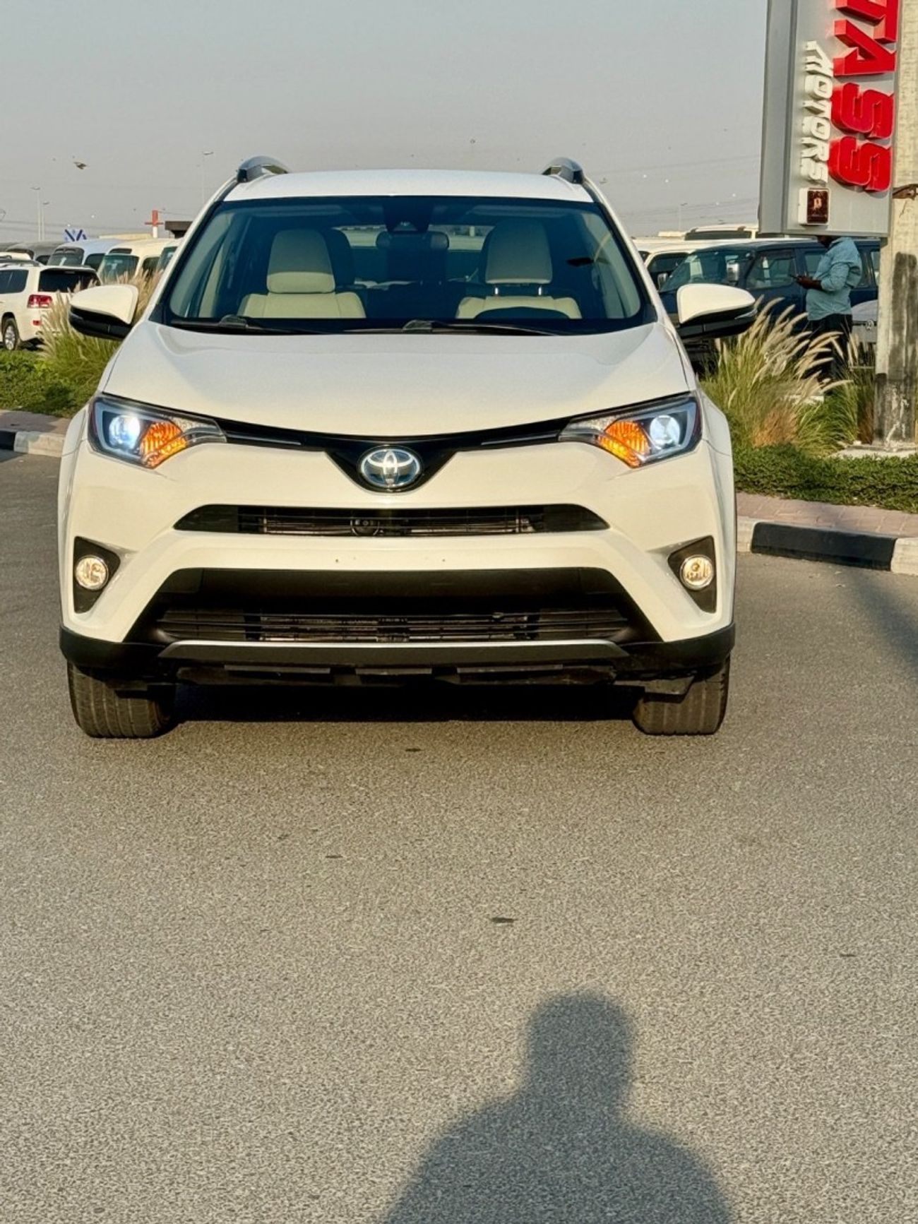 تويوتا راف ٤ LE 2.5L (219 HP) 2.5L (219 HP)