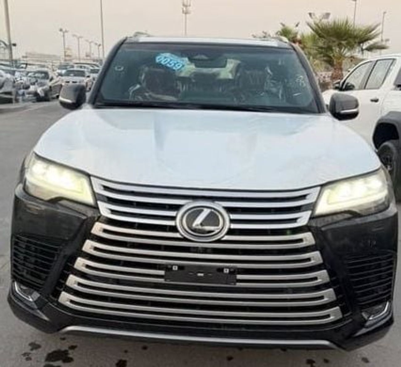 لكزس LX 700h 2025 Lexus LX700h Signature 3.5L AT Hybrid (with Auto park)