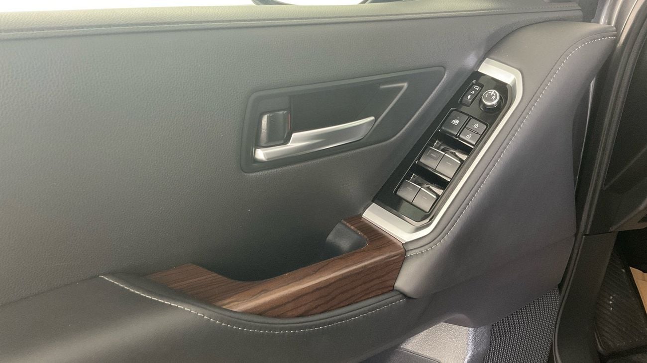 تويوتا لاند كروزر GXR | شامل الضمان | 0 ﺪﻔﻋﺓ ﺃﻮﻟﻯ