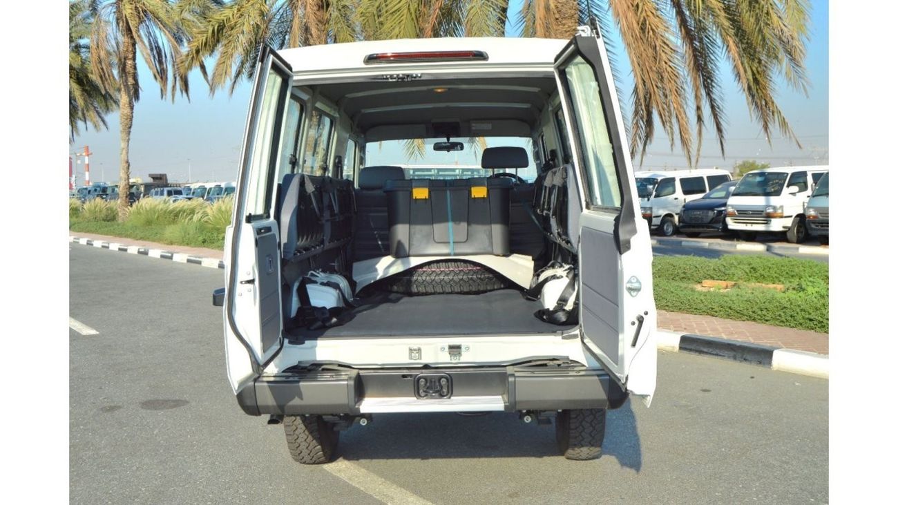 Toyota Land Cruiser 70 3 Doors