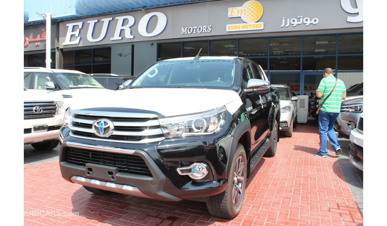 Toyota Hilux Hoyota Hilux Diesel 2.4L BLACK and WHITE