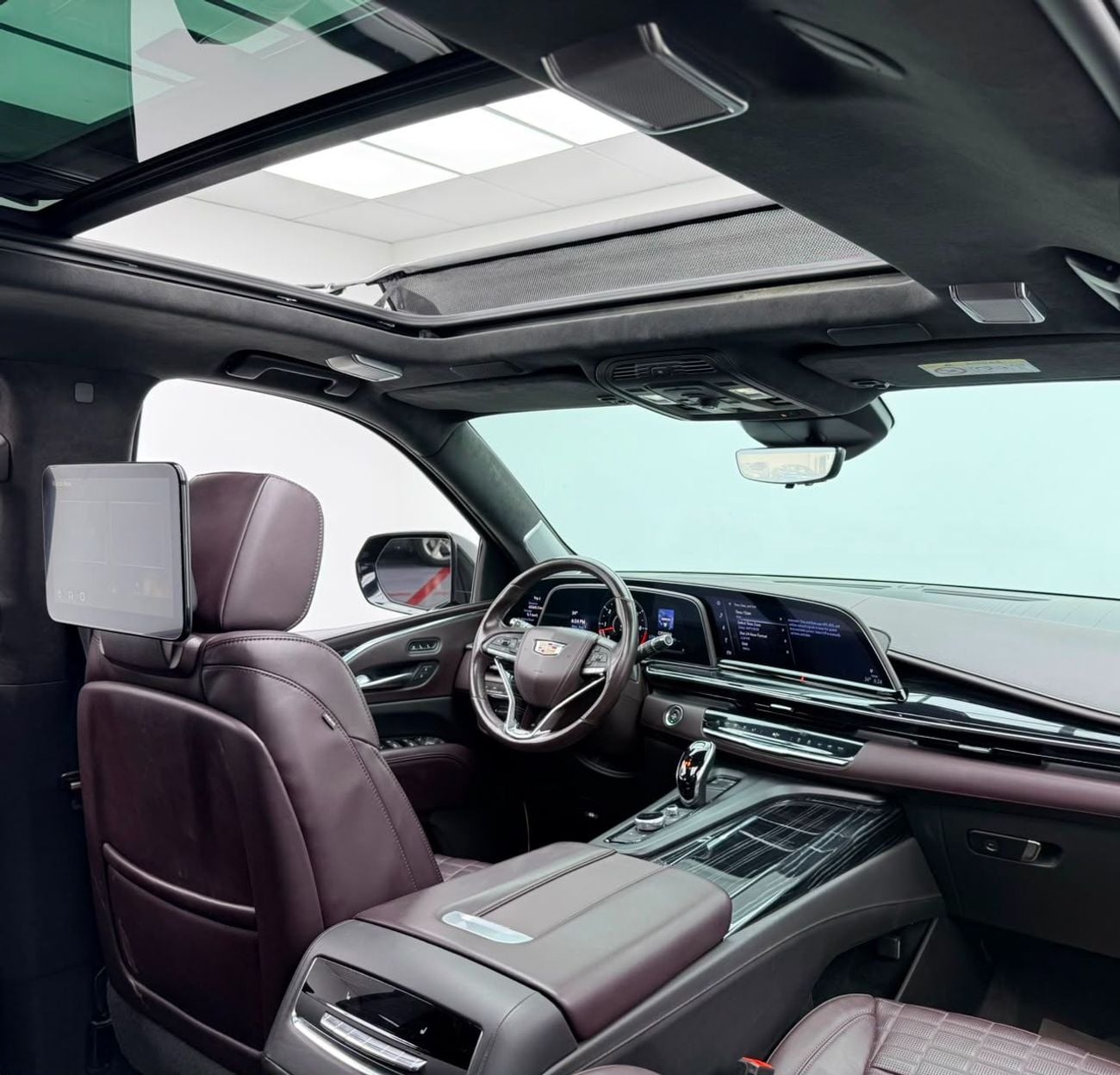 كاديلاك إسكالاد V SERIES 2023 Cadillac Escalade V, 2027 Cadillac Warranty, 2028 Cadillac Service Pack, Pilot Seats, GCC