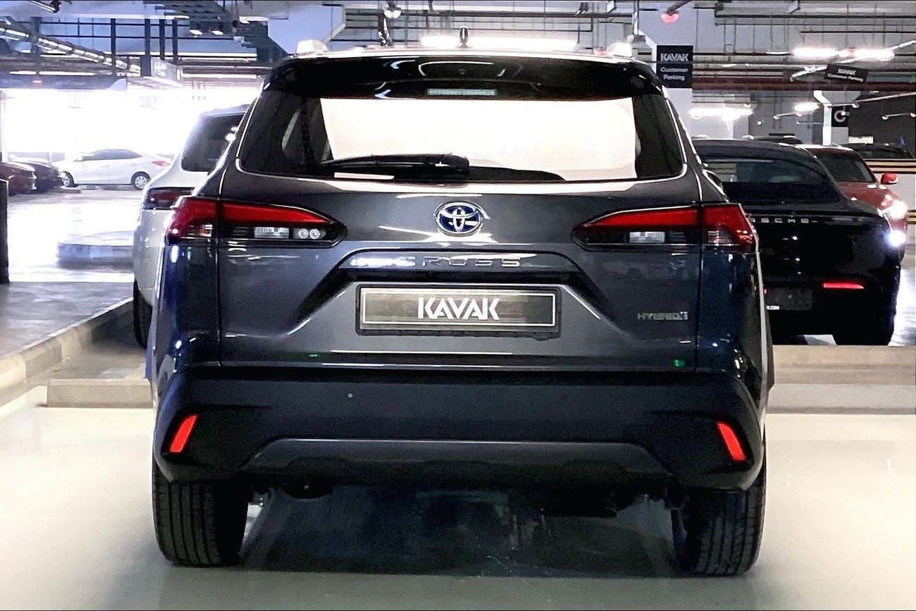 تويوتا كورولا كروس GLI | National Day Celebration | شامل الضمان | 0 ﺪﻔﻋﺓ ﺃﻮﻟﻯ