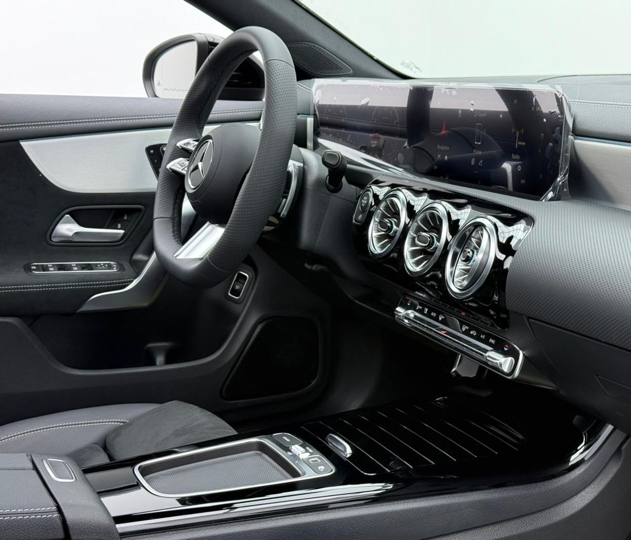 مرسيدس بنز CLA 200 2026 Mercedes-Benz CLA200 AMG, 5 Years Mercedes Warranty, Delivery Km, GCC