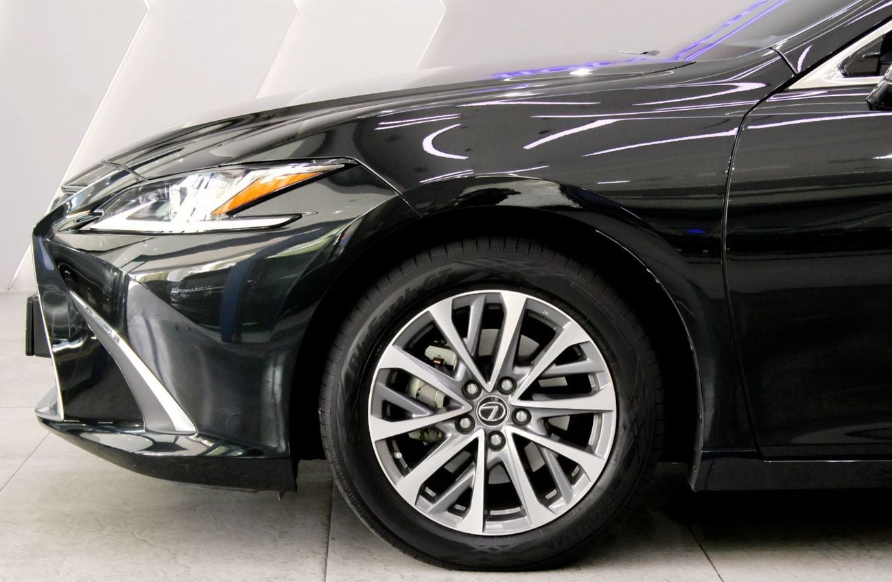 لكزس ES300h GCC // NO ACCIDENTS NO PAINT