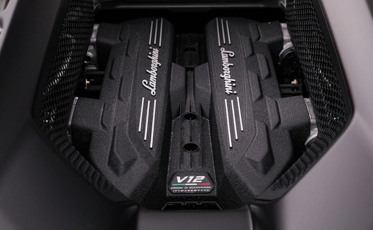 لامبورغيني ريفويلتو 6.5L V12 Hybrid