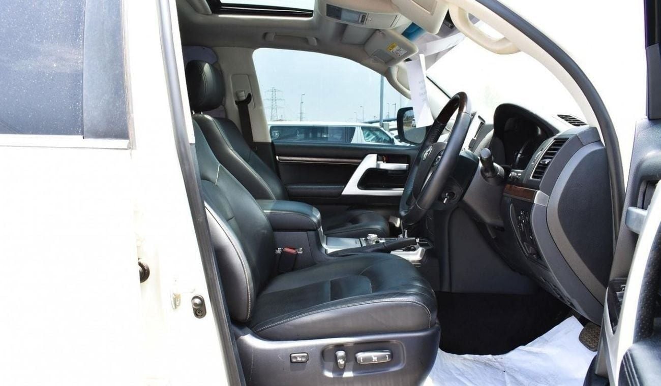 Toyota Land Cruiser V8 4.5L Diesel (Right Hand)