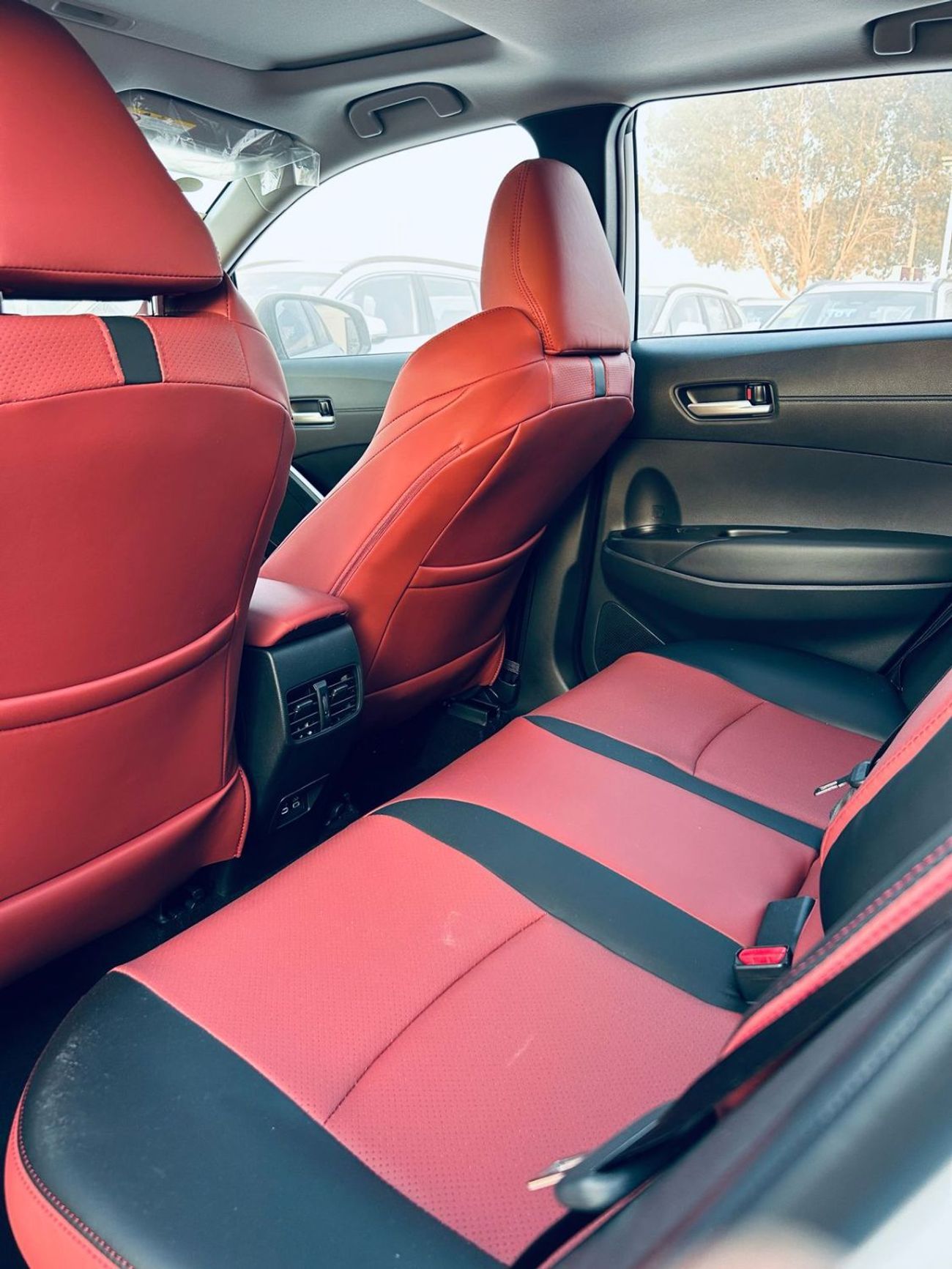 تويوتا فرونتلاندر Fully Loaded - Leather seats with 2 ton colors - Electrical Driver Seat - 5 seaters - LED lights ( F