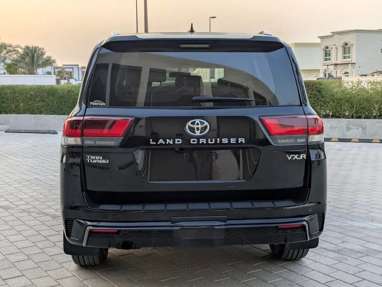 تويوتا لاند كروزر VXR 2023 GCC Specs Interior and Exterior Excellent Condition