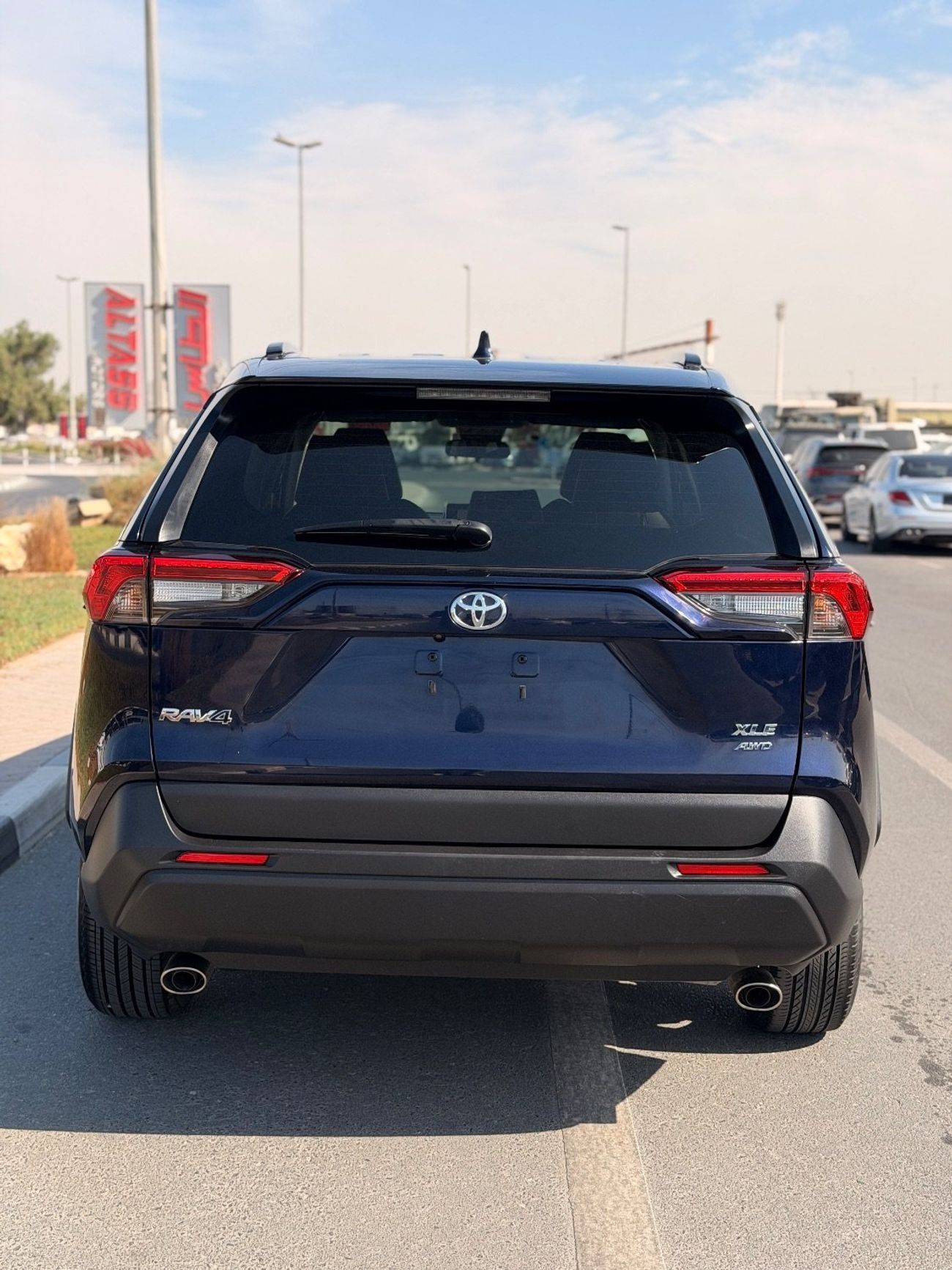 Toyota RAV4 XLE 2.5 L AWD leather seats, push start 2024