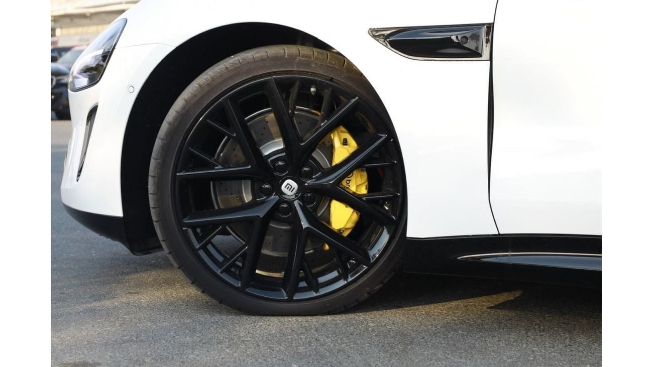 شاومى SU7 2024 XIAOMI SU7 MAX - أبيض داخل رمادي | سعر التصدير