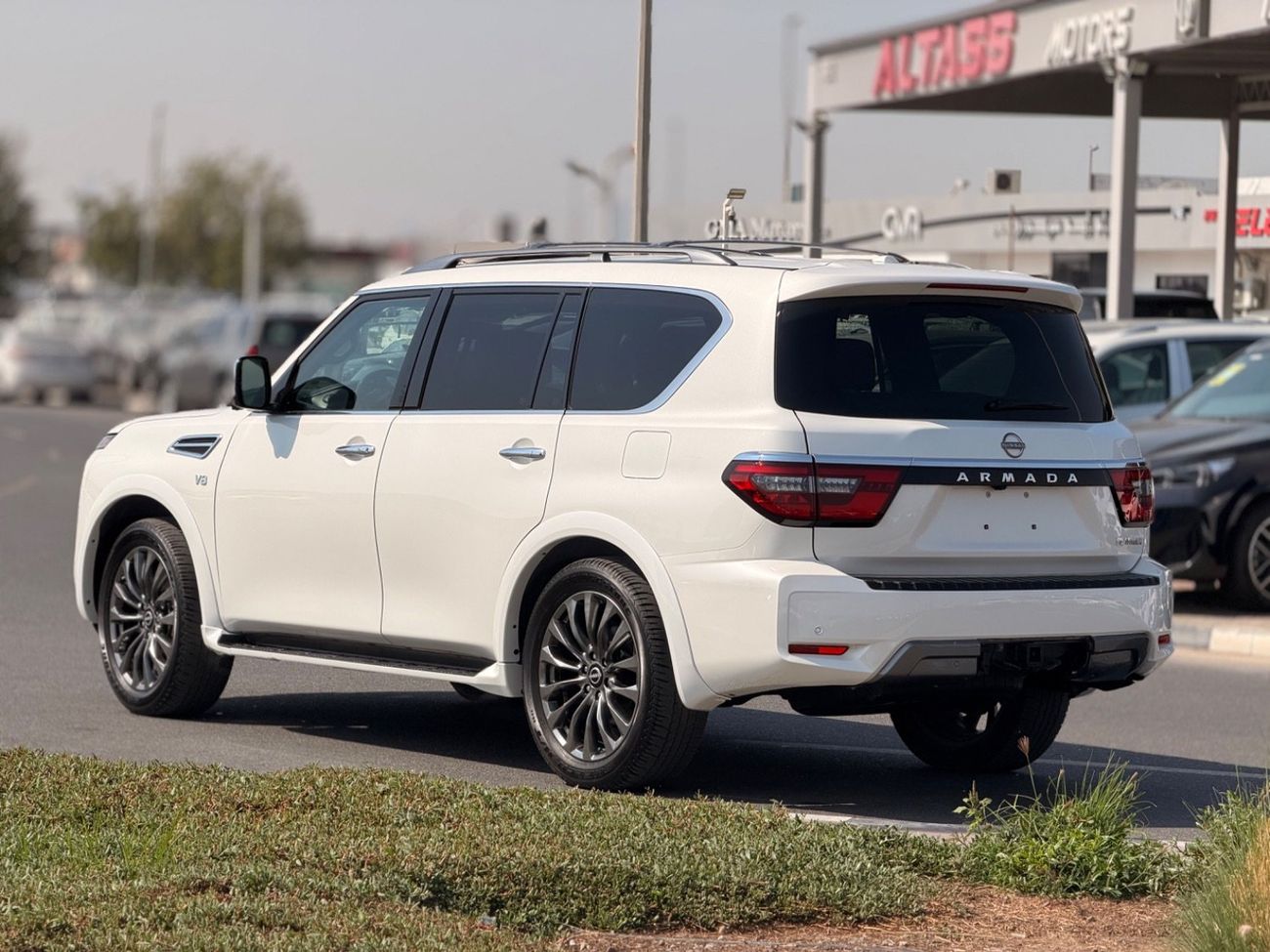 Nissan Armada Platinum 5.6L  | sunroof, 360 camera, VIP seats full option