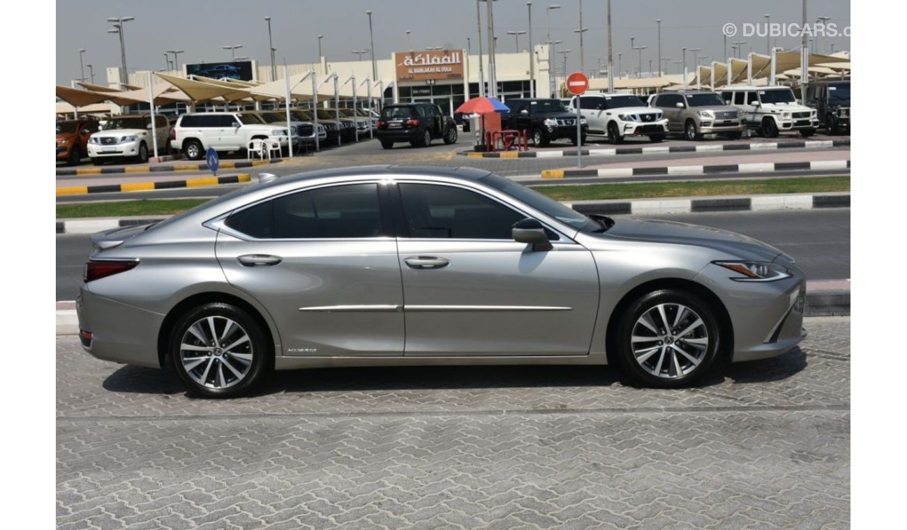 لكزس ES 300 Hybrid / Clean Car / With warranty