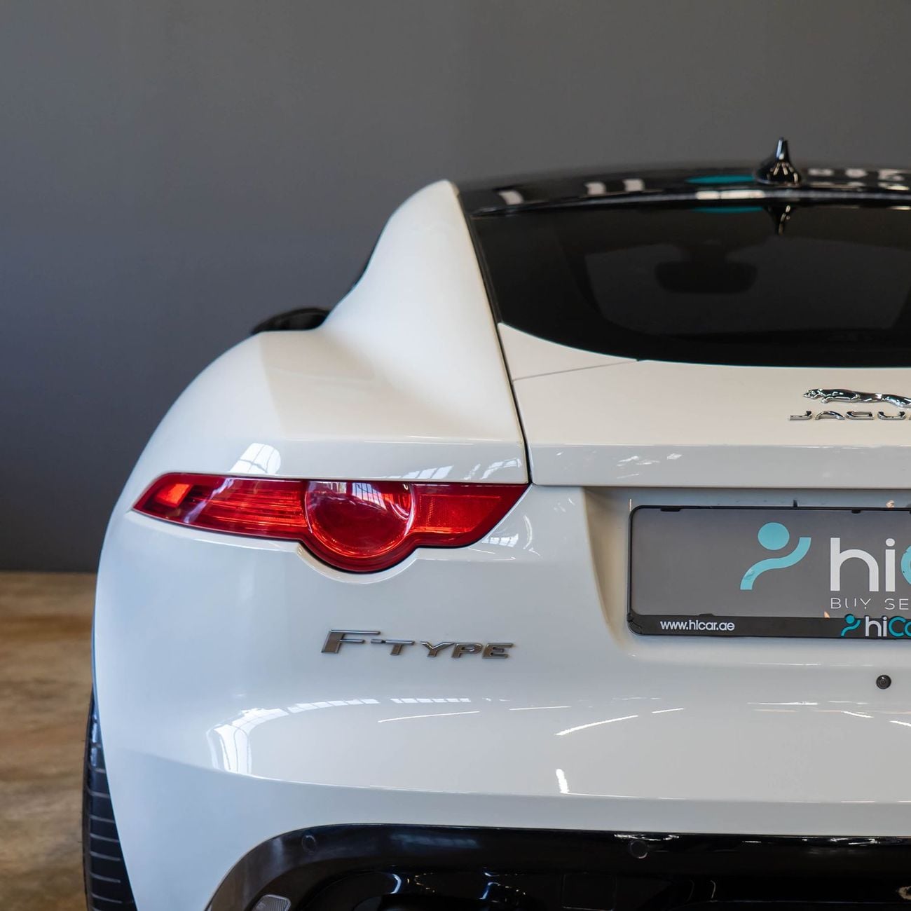 Jaguar F-TYPE AED 4,856 P.M • 0% Downpayment • Jaguar F-Type R V8 • 1 Year Warranty