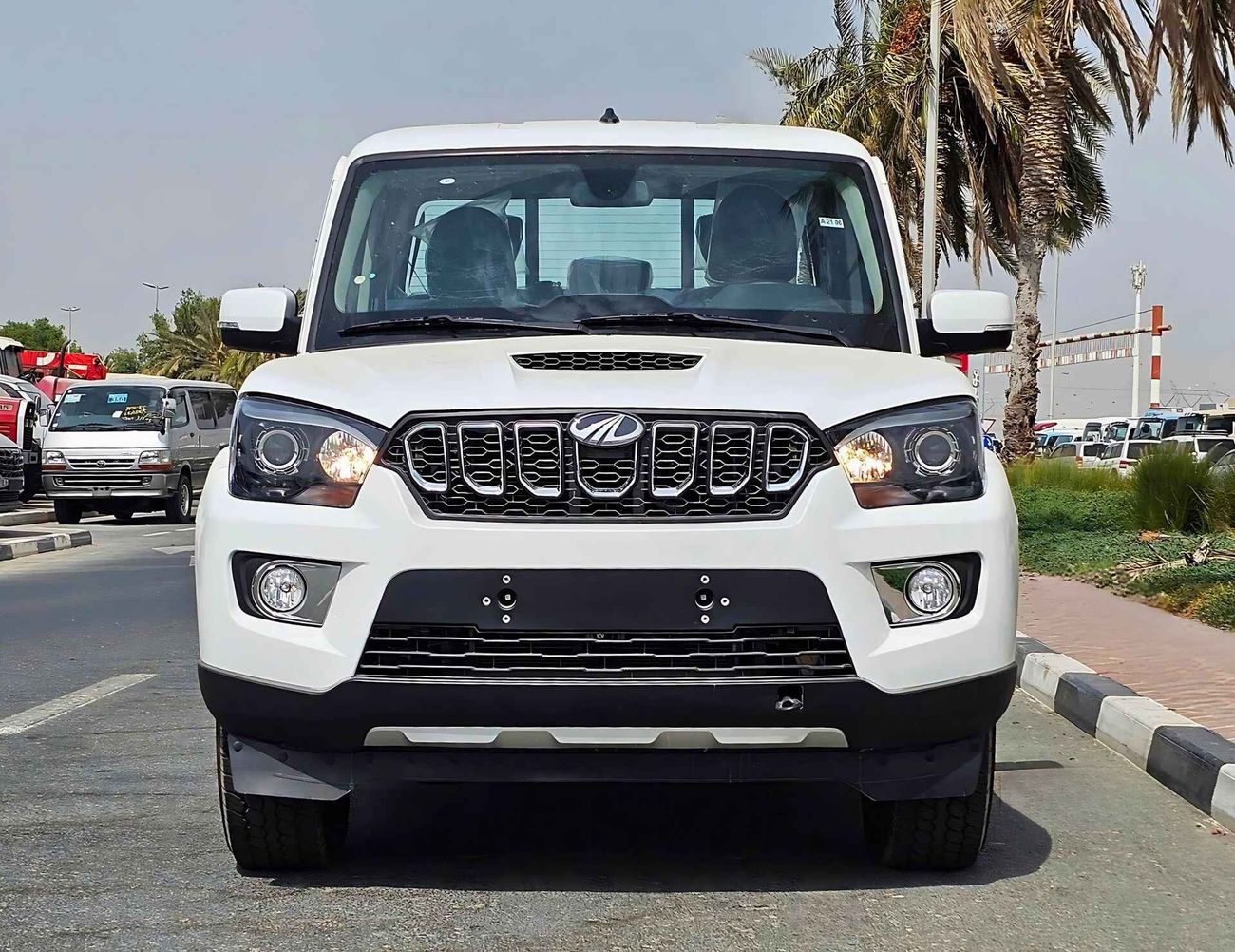 Mahindra Pik Up Double Cabin / A/T, 2.2L V4 Diesel, Hose Power 140HP / 4WD (CODE# 68039)