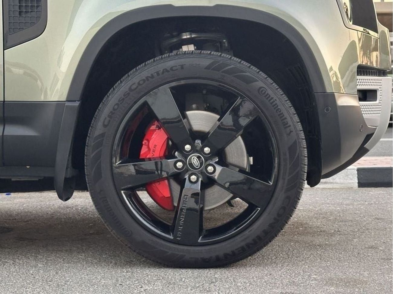 Land Rover Defender P400 90 SE 3.0L (5 Seater)