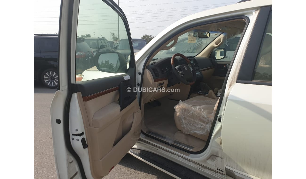 Toyota Land Cruiser BRAND NEW 4.0L GXR WITH DOUBLE SPARE TYRE, ELECTRIC WINCH AND REAR DVD AFTER MARKET