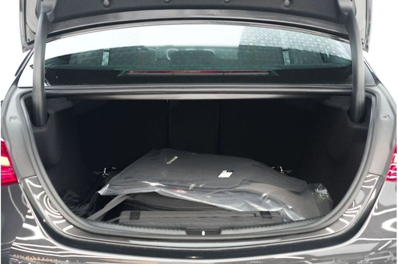 مرسيدس بنز C 200 Mercedes-Benz C 200 Premium Plus | 2025 GCC 0km | Agency Warranty | AMG Package | 360 View