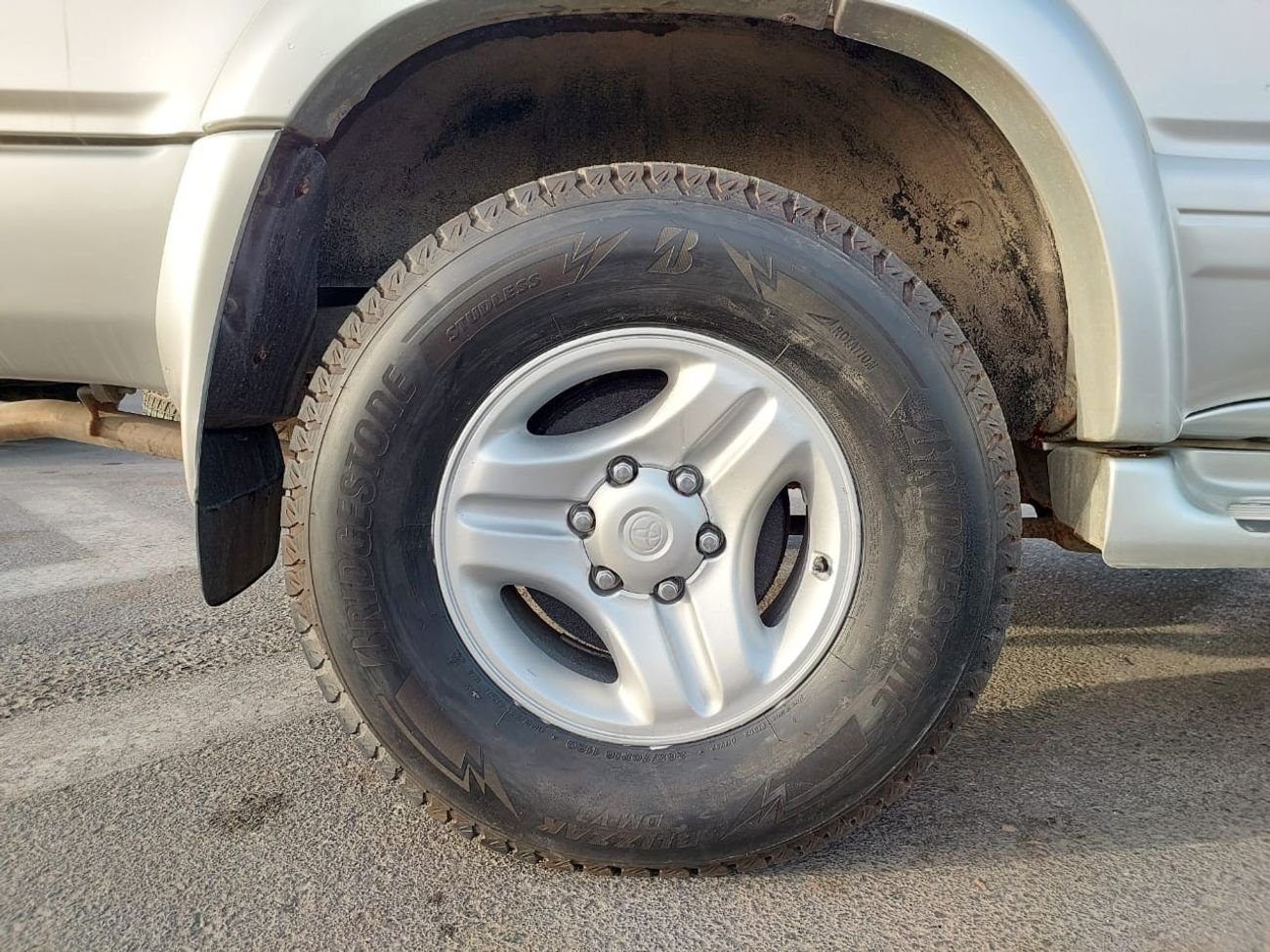 Toyota Hilux Surf TOYOTA HILUX SURF SUV RHD 2000 MODEL 2.7 L PETROL AUTOMATIC(PM37972)