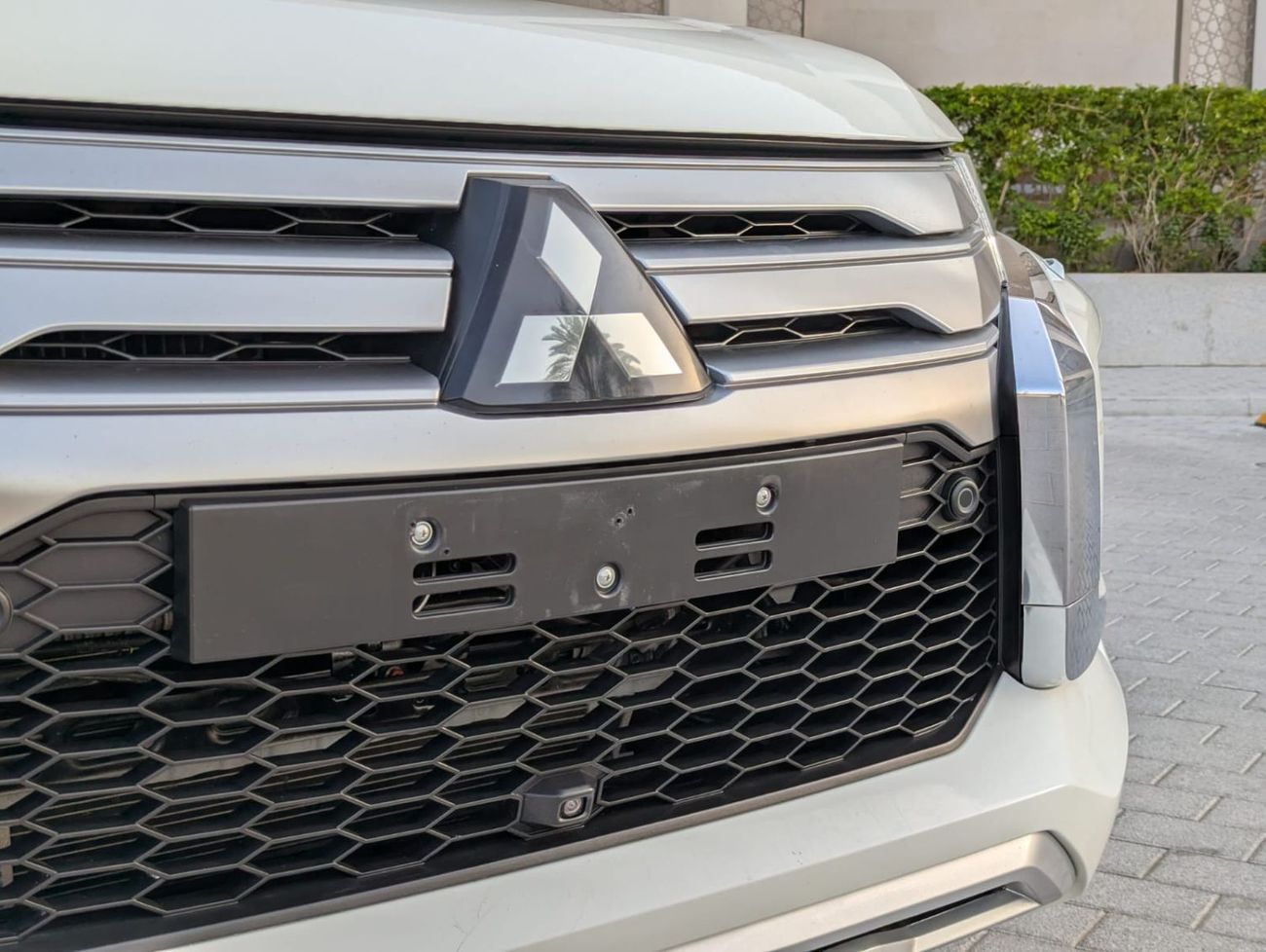 ميتسوبيشي مونتيرو سبورت Mitsubishi Montero sport 2022 LHD white colour