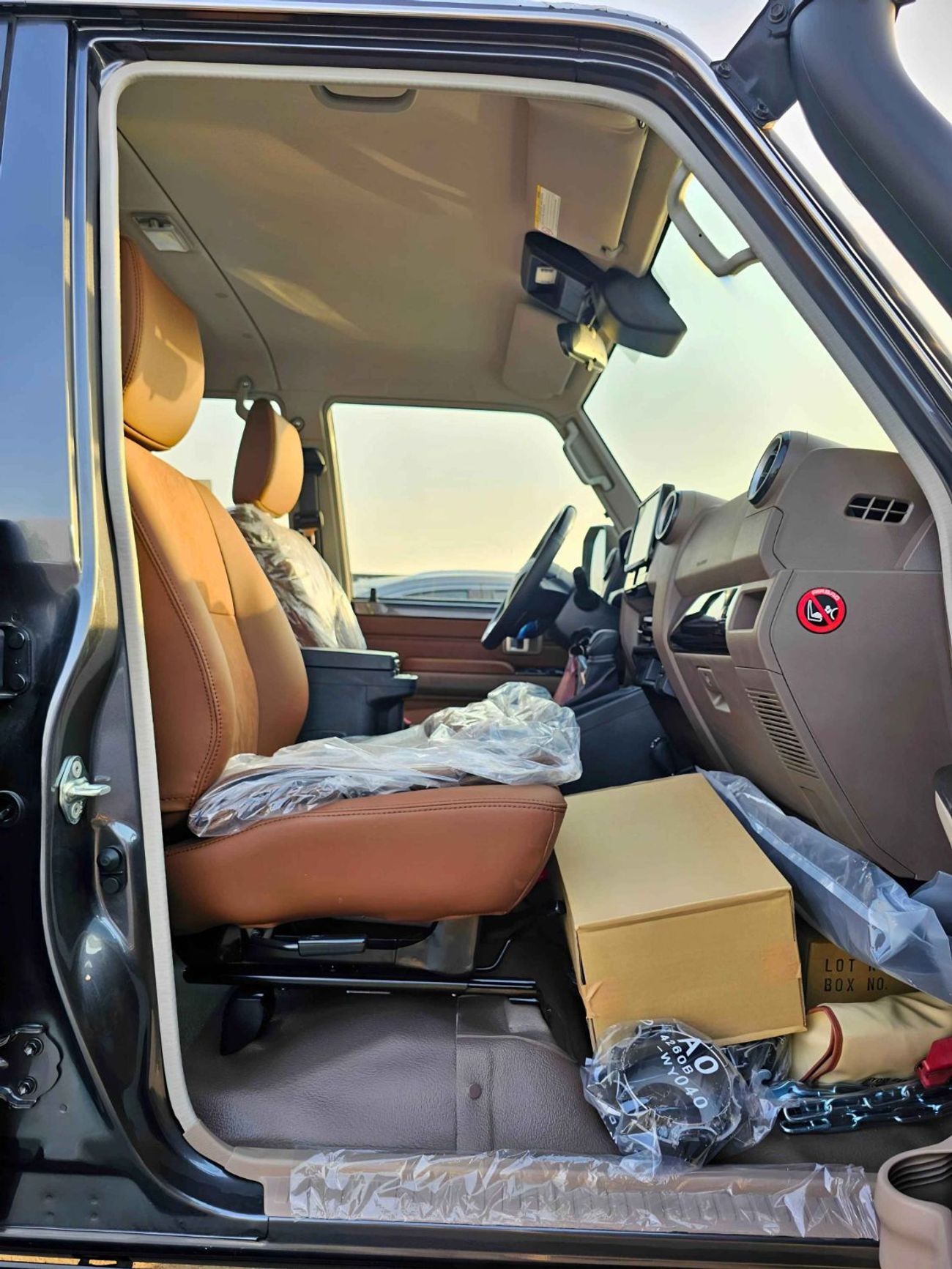 تويوتا لاند كروزر بيك آب LX-Z1 LC79 / 2.8L V4 DIESEL / A/T/ DIFF LOCKS/ 4WD / CODE#LX-Z1