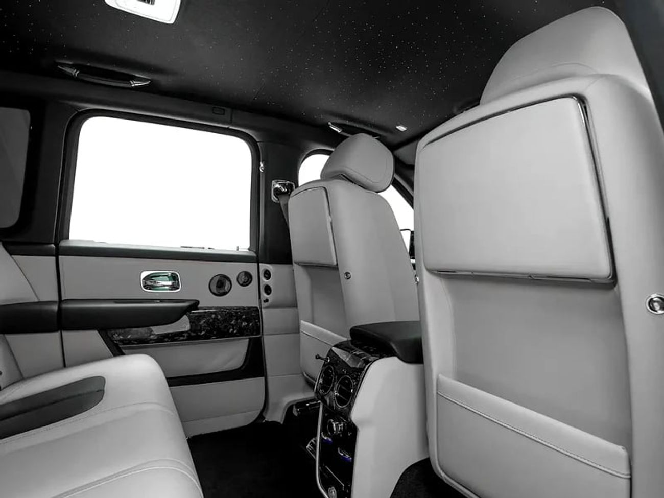 رولز رويس كولينان Cullinan with Mansory Kit