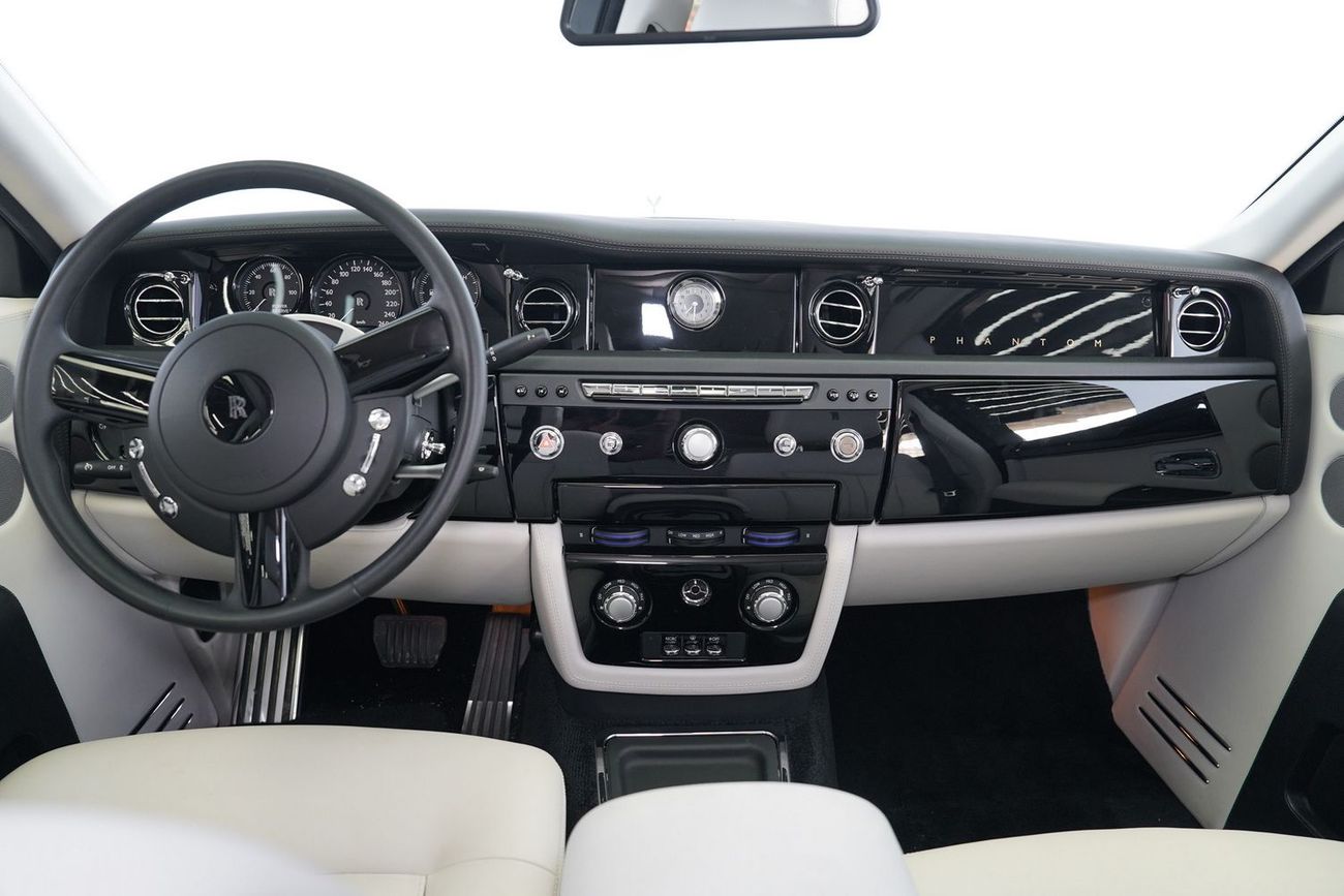 رولز رويس فانتوم Std 6.8L Sedan