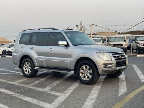 ميتسوبيشي باجيرو 2022 Mitsubishi Pajero GLS 3.0L MidOption+ 7 Seater - 4x4 AWD - Rear CAM - Original Paint -