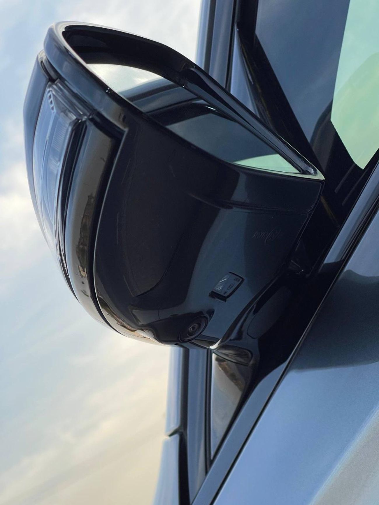 مرسيدس بنز E 350 عداد كيلومترات منخفض / كاميرا 360 درجة / رادار / شاشة عرض كاملة للوحة القيادة / نظام كشف النقطة العم