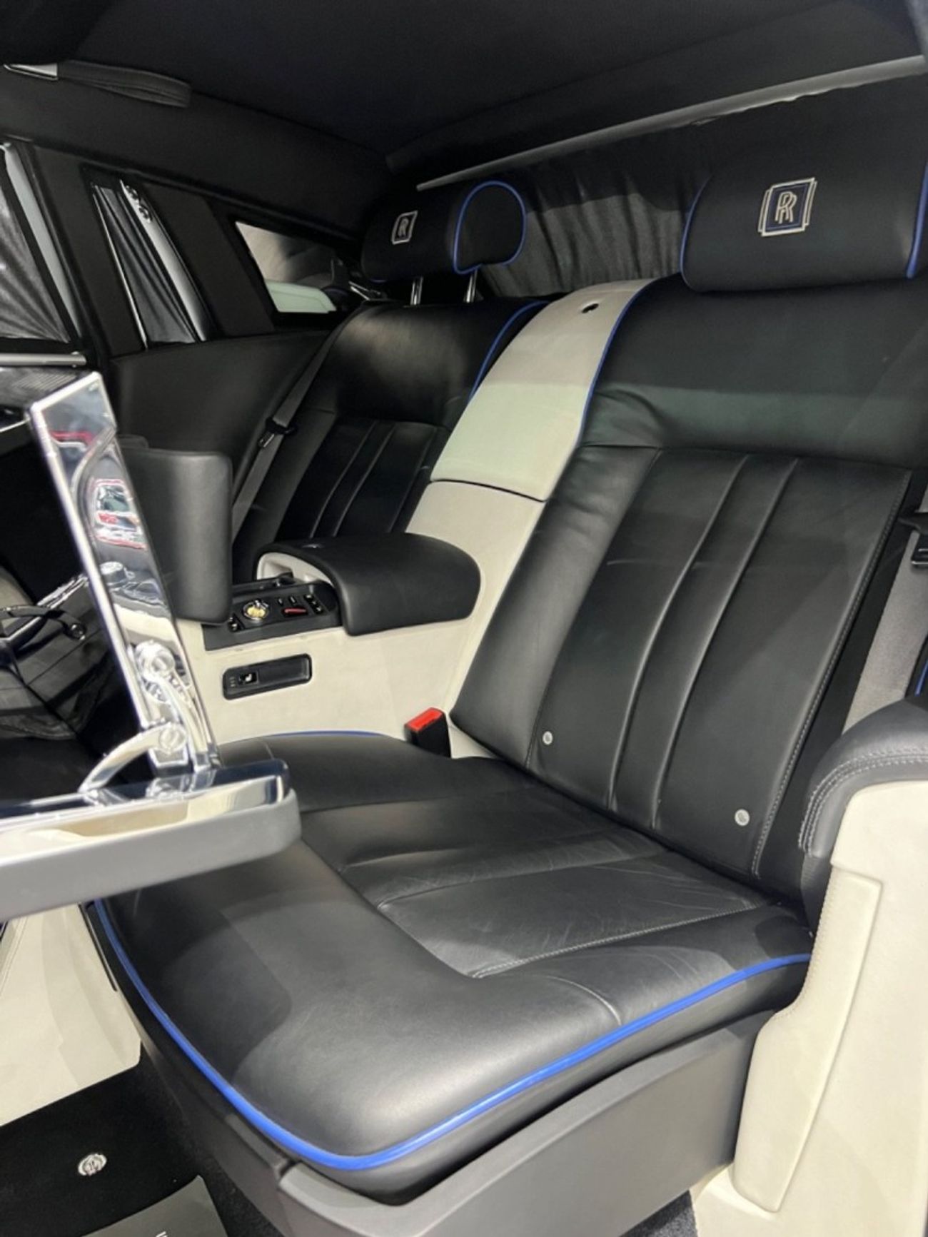 رولز رويس فانتوم Std 6.8L Sedan