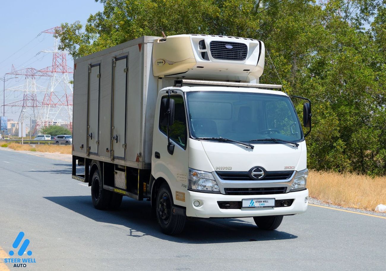 Hino 300 714 2017 - Freezer Box - Pick Up 4.0L RWD - DSL MT- Low Mileage - Good Condition - Book Now!