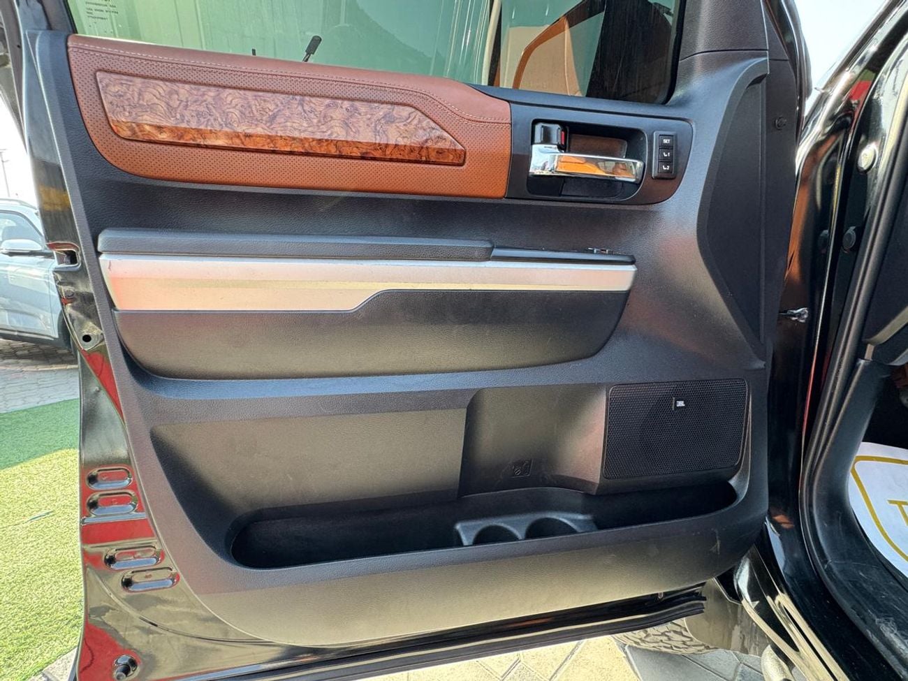 Toyota Tundra Std 5.7L