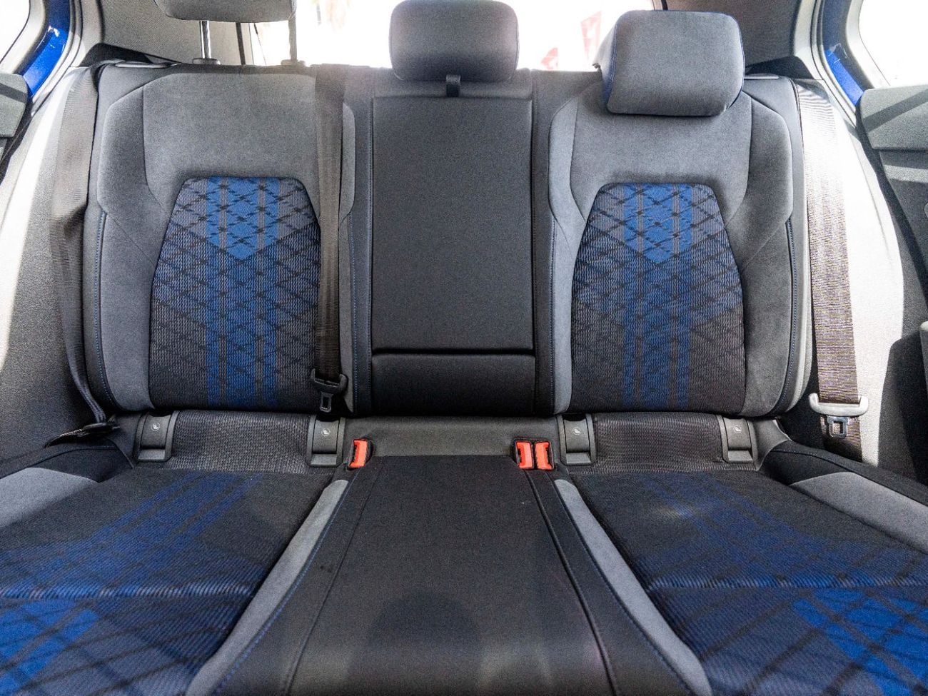 Volkswagen Golf R Base 2.0T