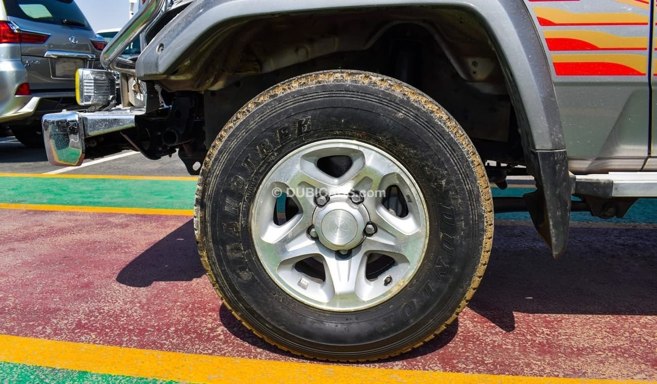 Toyota Land Cruiser Pick Up LX V6