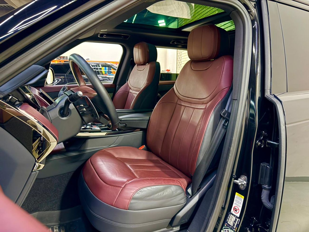 لاند روفر رينج روفر سبورت P400 DYNAMIC HSE 2024