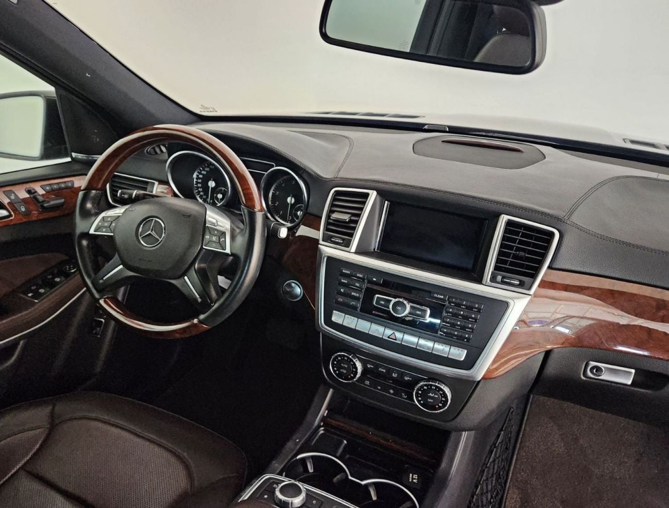 Mercedes Benz GL500 STANDARD 4 MATIC V8 4.7L - FULL OPTION - GCC SPECIFICATION - EXCELLENT CONDITION