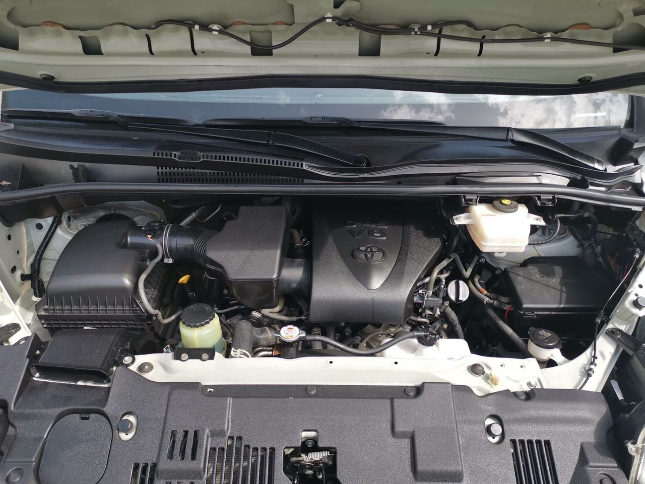 Toyota Hiace GLS - High Roof