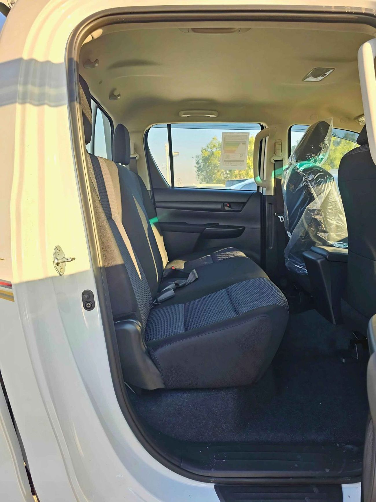 تويوتا هيلوكس NARROW BODY /2.4L A/T DIESEL/ DOUBLE CABIN 4X4/BASIC WITH POWER WINDOWS/CODE#HD